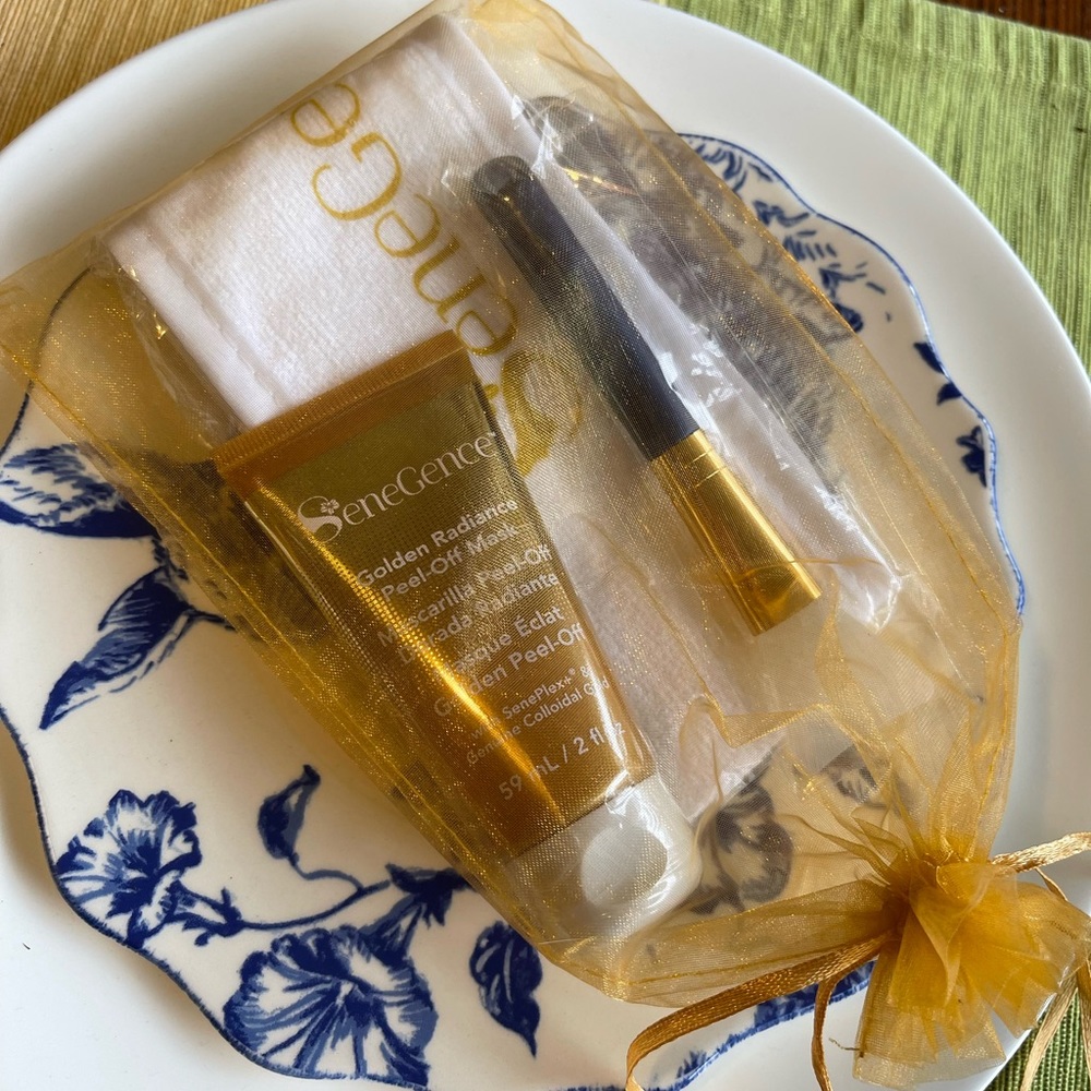 SeneGence
Golden Radiance Peel-Off Mask.